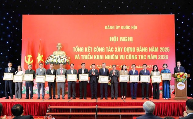 Trao tặng Bằng khen của Đảng ủy Quốc hội cho Đảng bộ Kiểm toán nhà nước